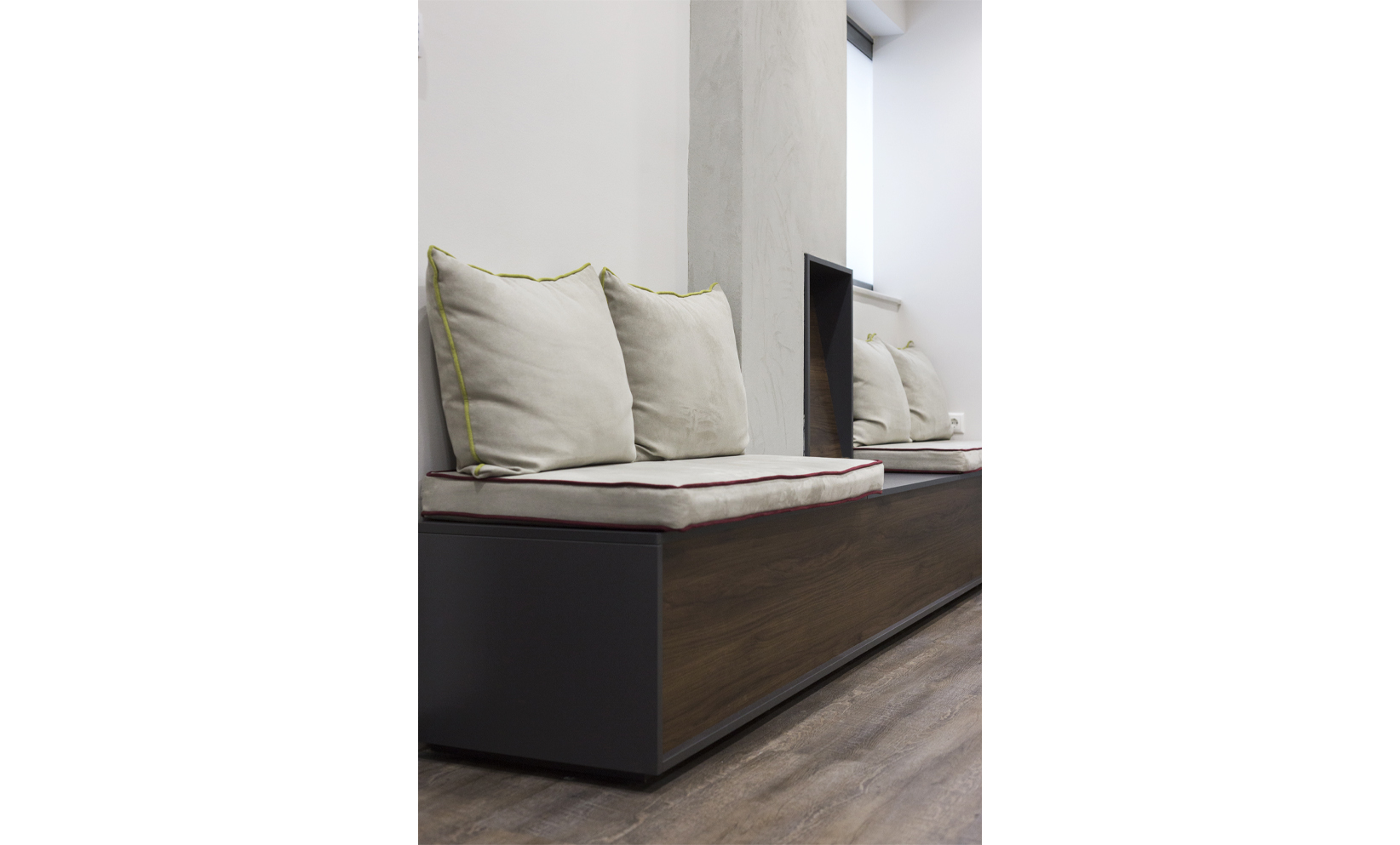 3-interior-design-medical-office-build-bench-wood-graphic-design-metal-marmorino-details