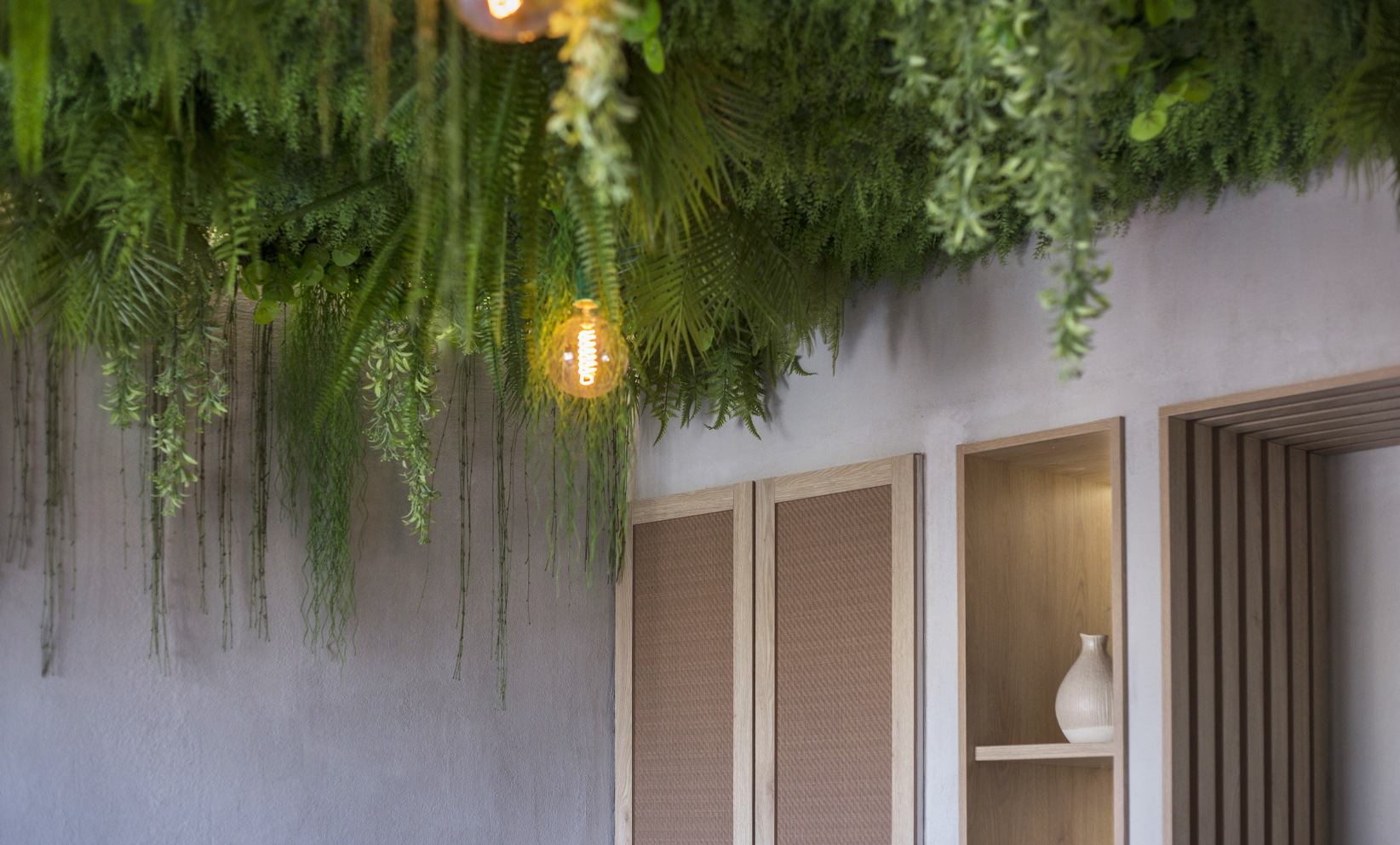 8-masazaki-reception-interior-design-spa-massage-wood-ceiling-plants
