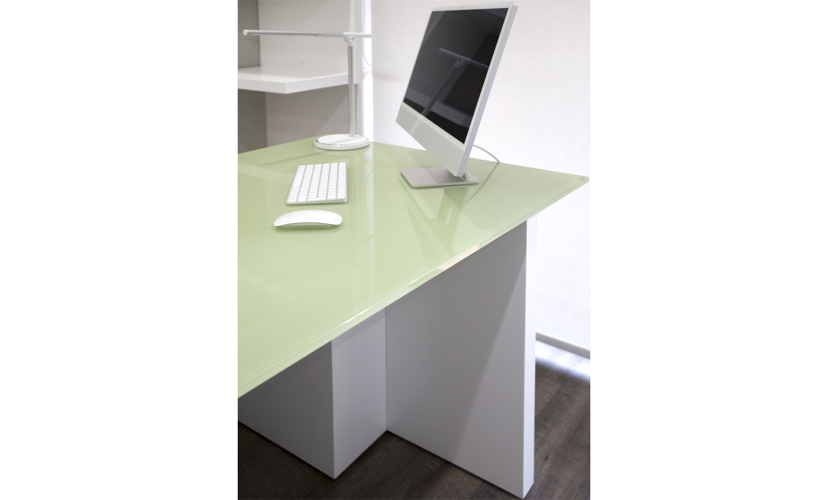 9-interior-design-medical-office-shelves-desk-glass-green-marmorino-details